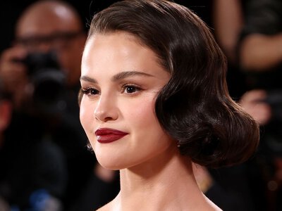 Selena Gomez Is a Y2K Queen in Pin-Straight Tendrils