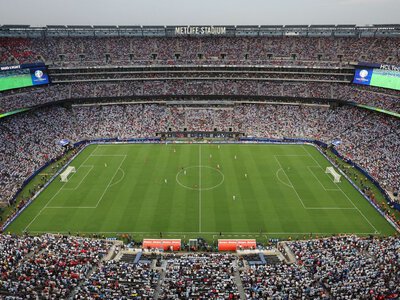 NJ governor: FIFA should pay for WC train fare