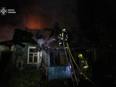 Three private houses caught fire in the capital's Obolon district – SES shows firefighting efforts