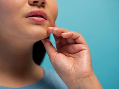 Why a double chin appears and whether it is possible to get rid of it without a cosmetologist