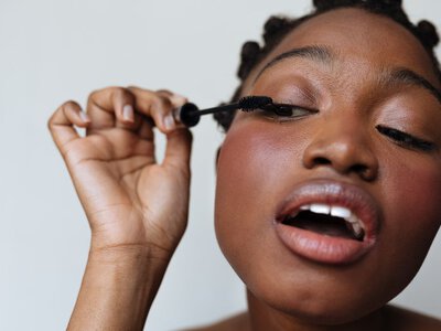 The Three Steps Makeup Artists Don’t Skip When They Only Have Five Minutes to Get Ready
