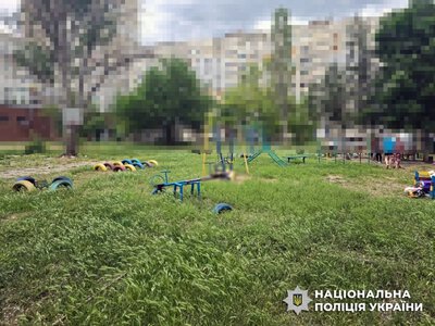 Shelling of a playground in Kherson: a man was killed, his wife and daughters were wounded