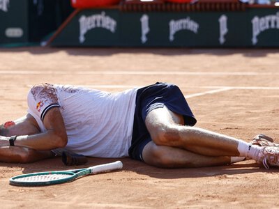 French Open: Jakub Mensik fumes at 'insane' playing conditions after collapsing at scorching Roland-Garros