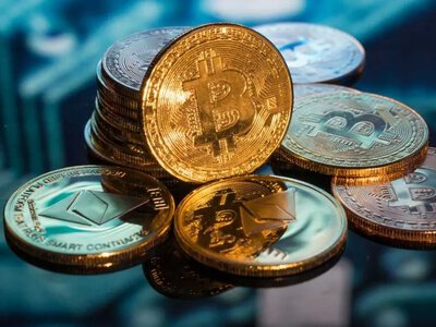 Bitcoin falls to six-week low due to war and ETF outflows