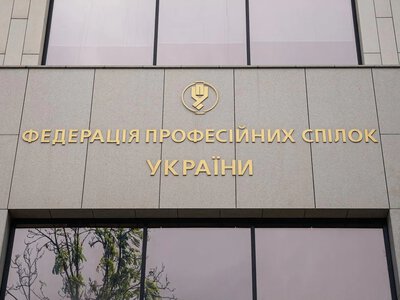 Missing furniture, alcohol, and a suspected call center: FPU returns to the Trade Union House on Maidan