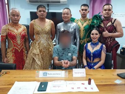 Thai police officers dressed as dancers to arrest a drug dealer – the photo went viral