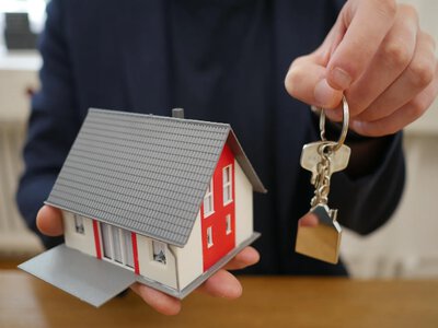 Why Ukrainians are increasingly selling apartments and buying houses in villages