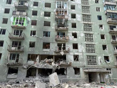 Russia dropped three aerial bombs on high-rise buildings in Druzhkivka, five wounded