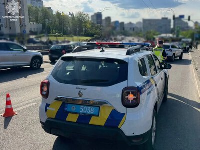 In Kyiv, a Mercedes crashed into an underpass; fatalities and injuries reported
