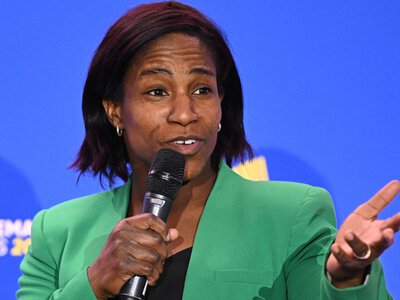 Maggie Alphonsi: RFU council member resigns over discriminatory comments about World Cup winner