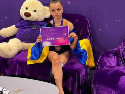 Young gymnast from Odesa region who lost leg in Russia's shelling wins gold at prestigious international tournament in Romania