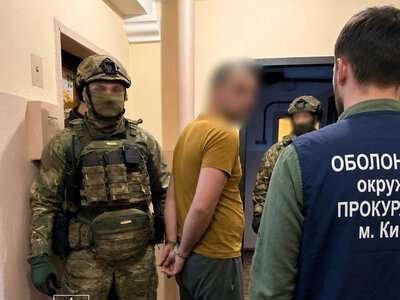 Man detained in Kyiv for selling weapons via automated parcel lockers