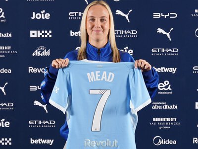 Beth Mead: England winger signs three-year deal with Manchester City after Arsenal exit