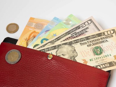 NBU sets exchange rate for June 15: dollar becomes cheaper