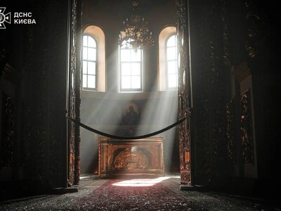 Fire extinguished on the roof of a church in the Lavra after a Russian attack; aviation deployed to mitigate consequences in Kyiv — Ministry of Internal Affairs