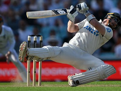 Jofra Archer: England fast bowler's fiery spell to Glenn Phillips lights up The Oval on day one of second Test