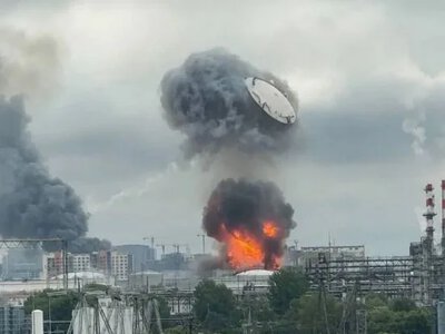 All of Moscow is on fire!: Footage of a burning oil refinery and FP-1 drones in the sky over the Russian capital