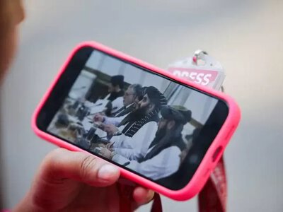 Taliban bans smartphones for civil servants and threatens to smash violators' devices