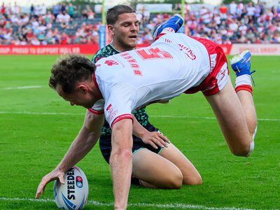 Super League: Champions Hull KR beat Leigh Leopards while Wakefield Trinity rout Hull FC