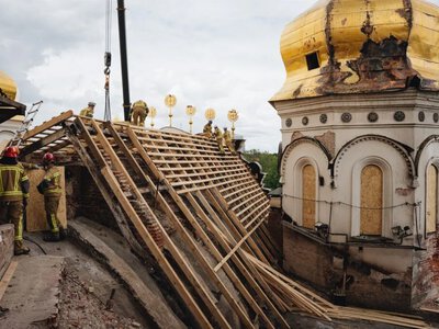 Emergency repair works are ongoing in the Lavra after the russian attack, 70% of the roof of the Assumption Cathedral is covered - Ministry of Culture