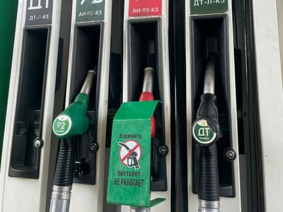 In the russian federation, a fuel shortage and queues at gas stations are recorded after attacks on oil refineries