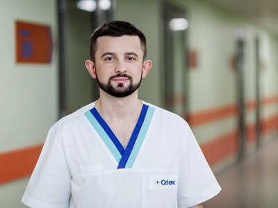 Operated at Odrex despite a court ban – how the PR of a doctor accused of medical negligence works against him