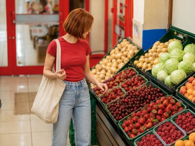 Seasonal vegetables and fruits: what has become cheaper and what has become more expensive in stores and markets