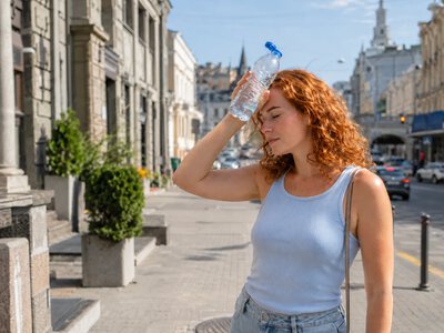 Water, juice, coffee: what to drink in the heat, and what to avoid
