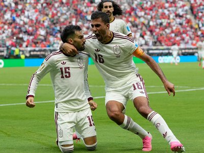 World Cup 2026: Uruguay 0-1 Spain - Alex Baena goal after Fernando Muslera error sends Marcelo Bielsa's team out