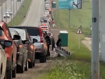 Fuel shortage in russia intensifies - Russians stand in kilometer-long queues in many cities - video