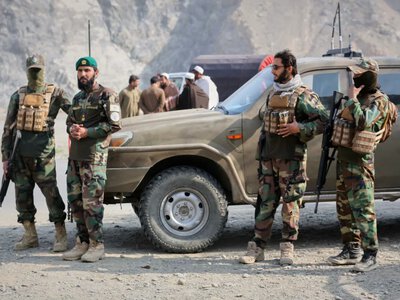 In Pakistan, a suicide bomber attacked the headquarters of paramilitary forces - there are casualties