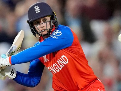 ICC Women's T20 World Cup: Danni Wyatt-Hodge helps England remain unbeaten as they end New Zealand's reign