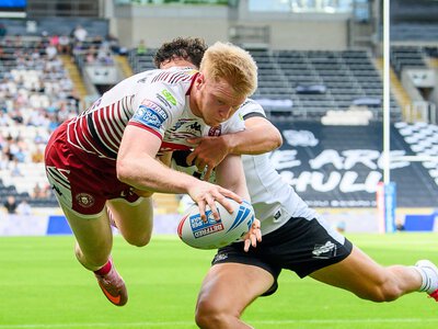 Betfred Super League: Wigan Warriors seize late win over Hull FC as St Helens overwhelm Bradford Bulls
