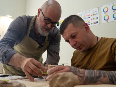 Solutions from Ukraine: How clay helps wounded soldiers recover at Kharkiv military hospital