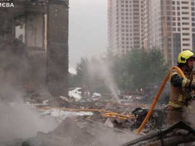 Russia launches another mass attack on Kyiv, killing and wounding residents