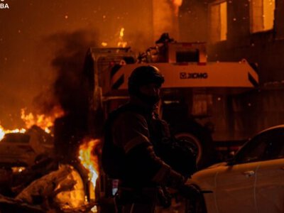 Russia's night attack on Kyiv sparks fires in two districts after missile strikes, injuring residents