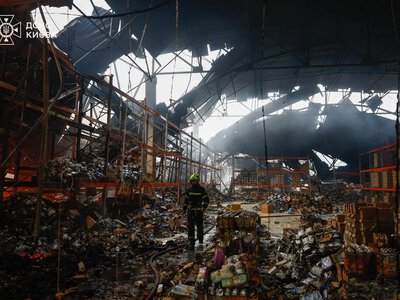 Russia's night attack on Kyiv hit warehouses with food and more - aftermath shown