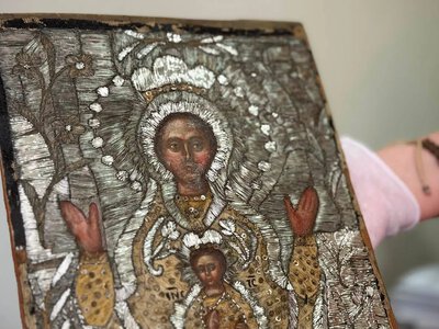 A rare 19th-century icon embroidered with silver threads was attempted to be taken from Ukraine to Thailand
