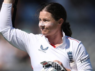 England set for heavy defeat to India in Lord's Test as Heather Knight and Tammy Beaumont out cheaply in final innings