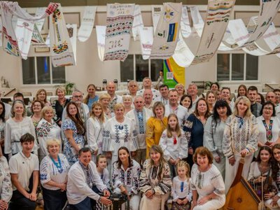 United to win: Ukrainians present Rushnyk of Unity in Dublin and raise funds for humanitarian projects
