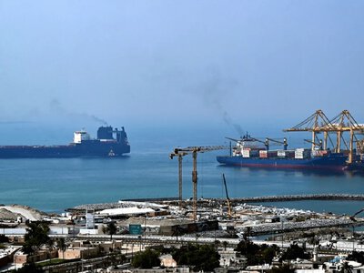 Iran promises to destroy all infrastructure in the region in the event of a US strike