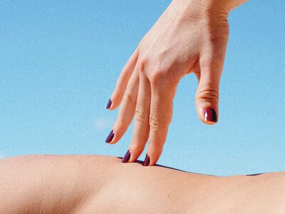 Dark Manicures Are Actually Better in Summer