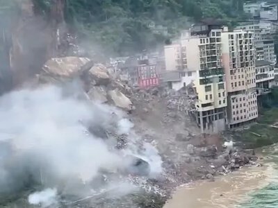 In China, at least 8 people died in a landslide, 34 are considered missing