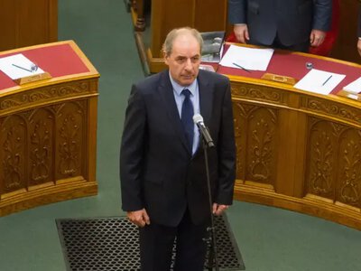 Today is the deadline for the President of Hungary to sign the law on the termination of his own powers