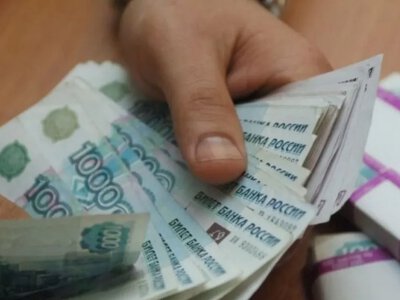 Russians are massively switching to cash due to the war, internet outages, and tax increases