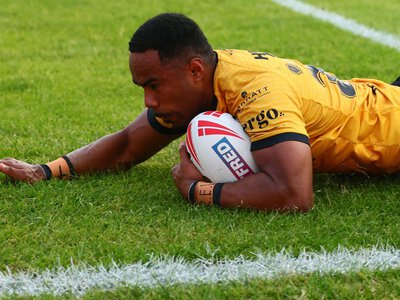 Super League: Castleford Tigers beat Leeds Rhinos in thriller after producing epic comeback