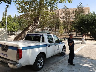 In Greece, a man attacked tourists with a knife near the Acropolis, there are injured