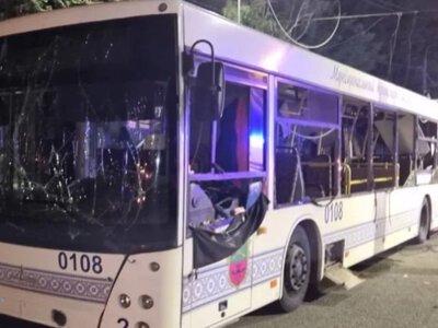 The enemy attacked Zaporizhzhia with KABs - a bus was damaged, the driver was injured