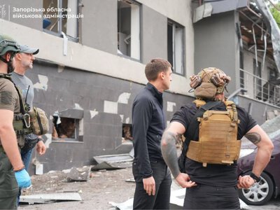 The enemy struck a multi-story building in Zaporizhzhia, people are under the rubble