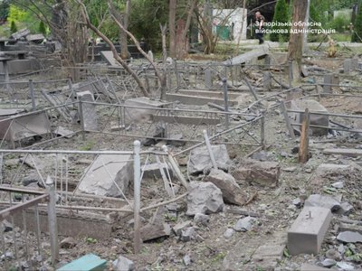 Occupiers struck Zaporizhzhia with aerial bombs, one hit a cemetery